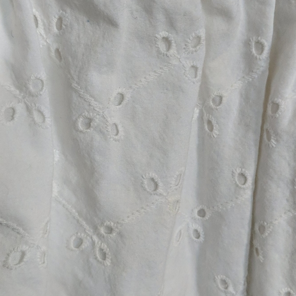 Sweet eyelet blouse - Picture 3 of 3